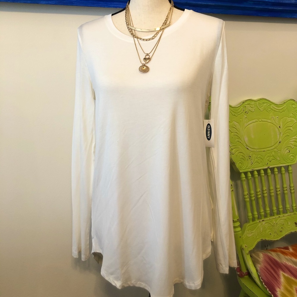 NWT! LONG SLEEVE WHITE TEE